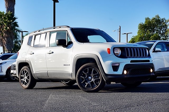 Used 2022 White Jeep Latitude image 1