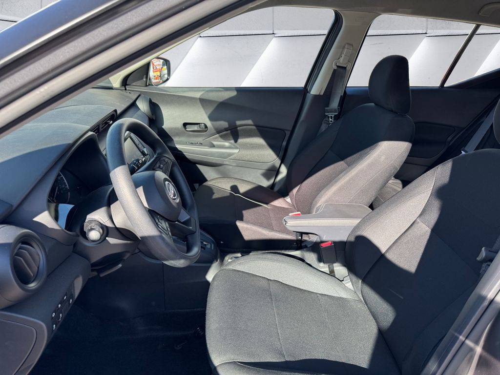 2025 Nissan Kicks Play S photo 8