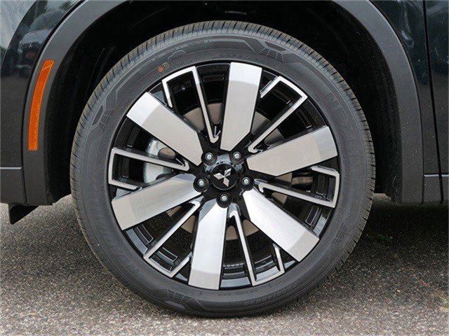 2025 Mitsubishi Outlander SE photo 2