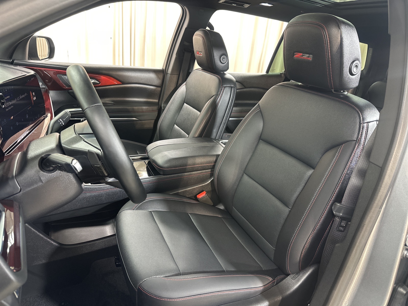 2025 Chevrolet Traverse Z71 photo 4