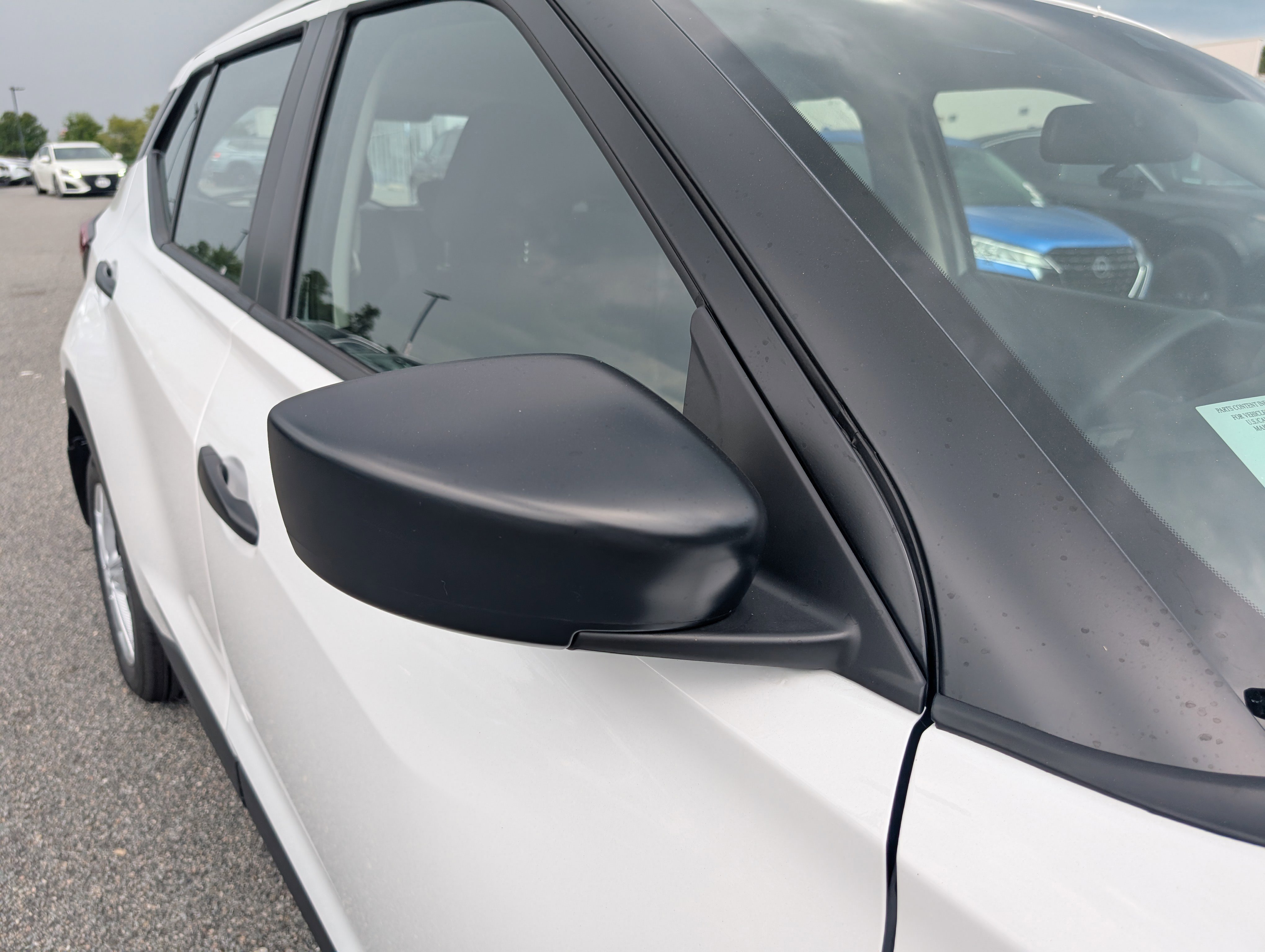 2025 Nissan Kicks Play S photo 2