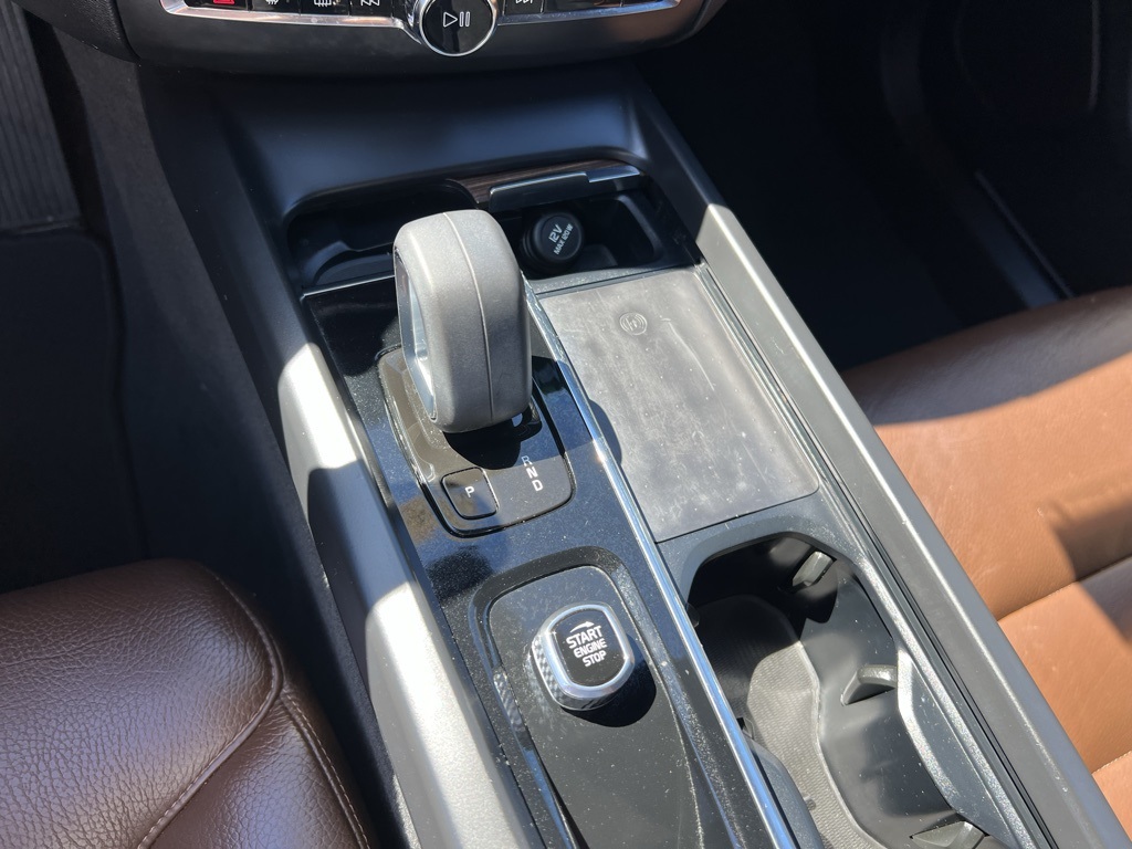 2022 Volvo XC60 B5 Momentum photo 20
