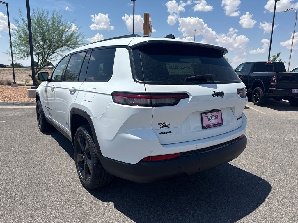 2025 Jeep Grand Cherokee L photo 3