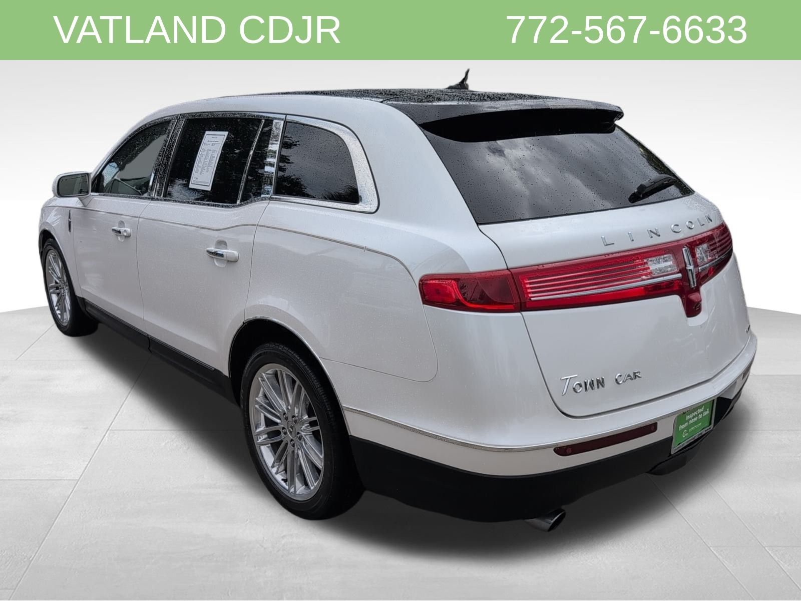 2016 Lincoln MKT EcoBoost photo 9