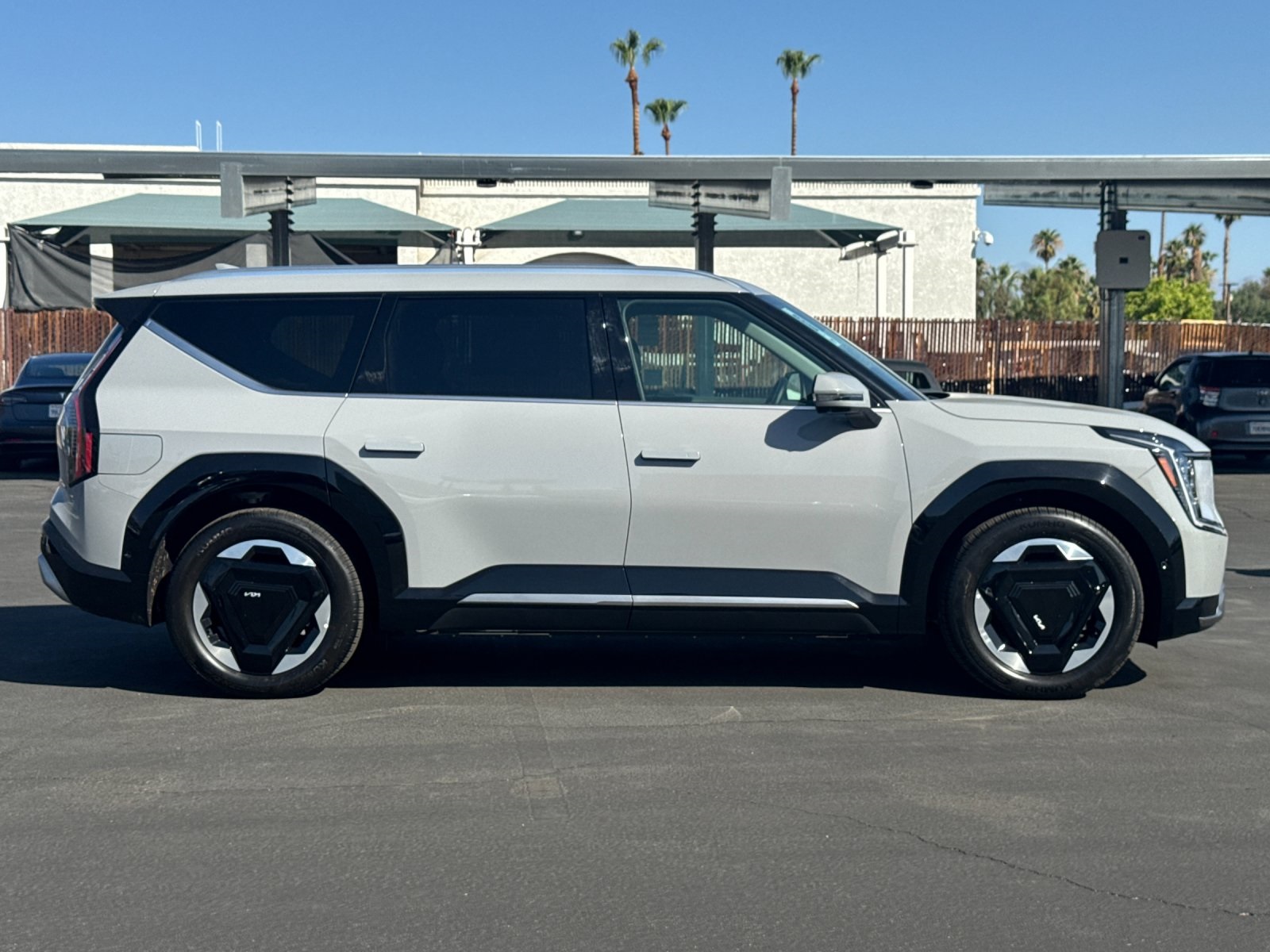 2026 Kia EV9 Land photo 2