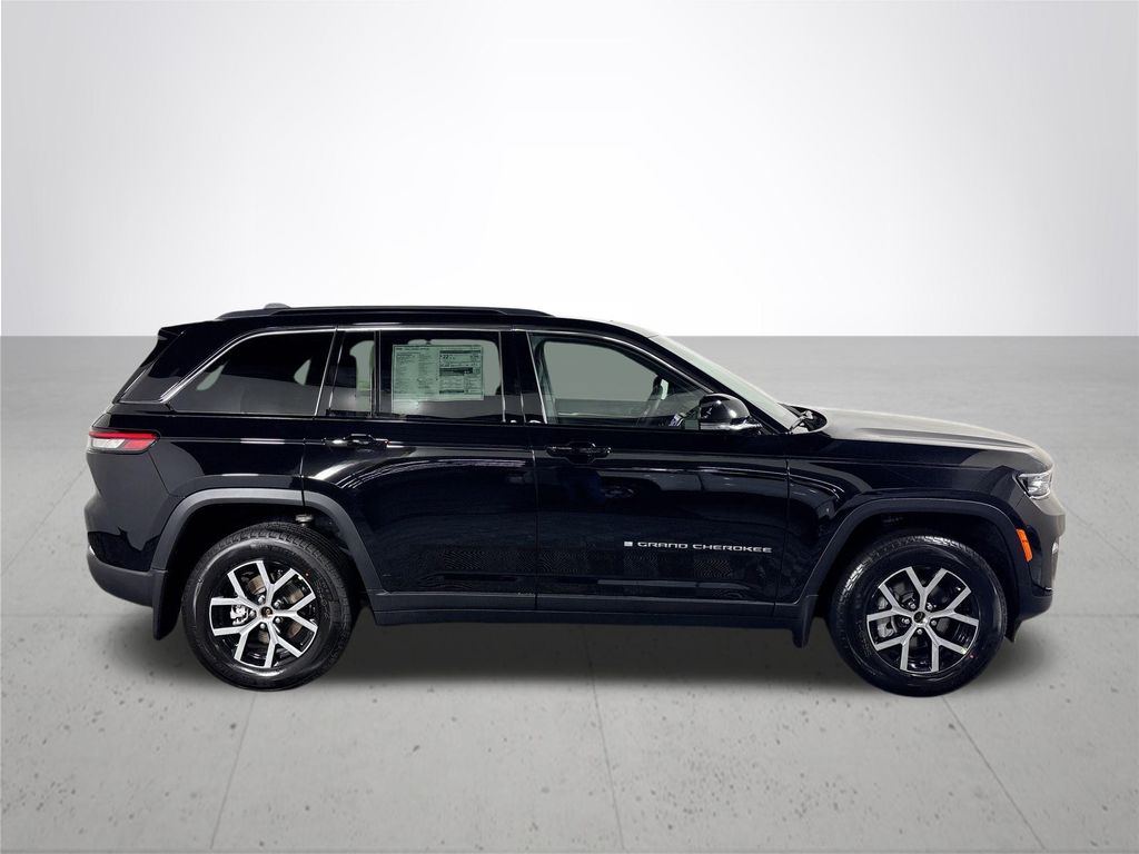 2025 Jeep Grand Cherokee Limited photo 2