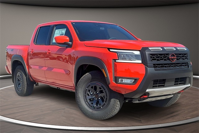2025 Nissan Frontier PRO-4X photo 2