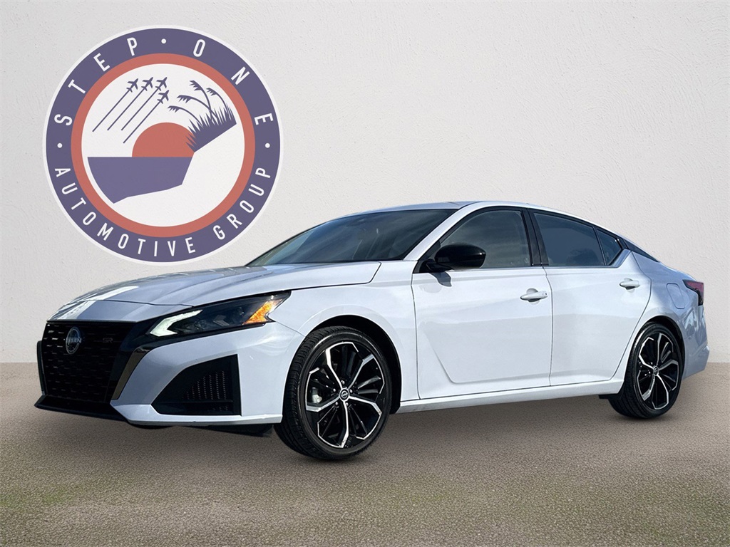 2024 Nissan Altima 2.5 SR photo 2