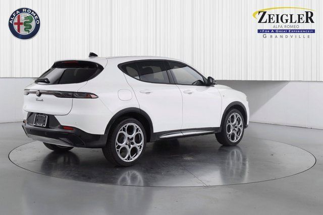 2024 Alfa Romeo Tonale Ti photo 3