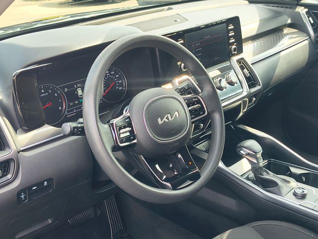 2022 Kia Sorento LX photo 2