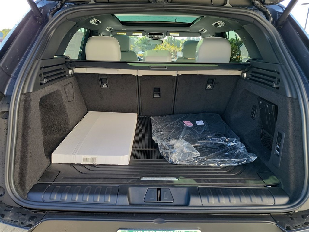 2025 Land Rover Range Rover Sport P360 S photo 8