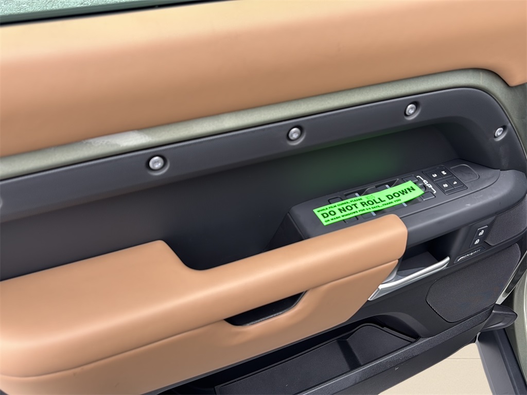 2025 Land Rover Defender 130 S photo 25