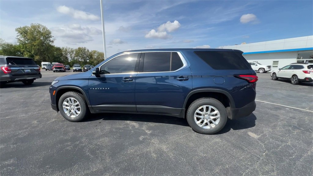 2023 Chevrolet Traverse LS photo 3