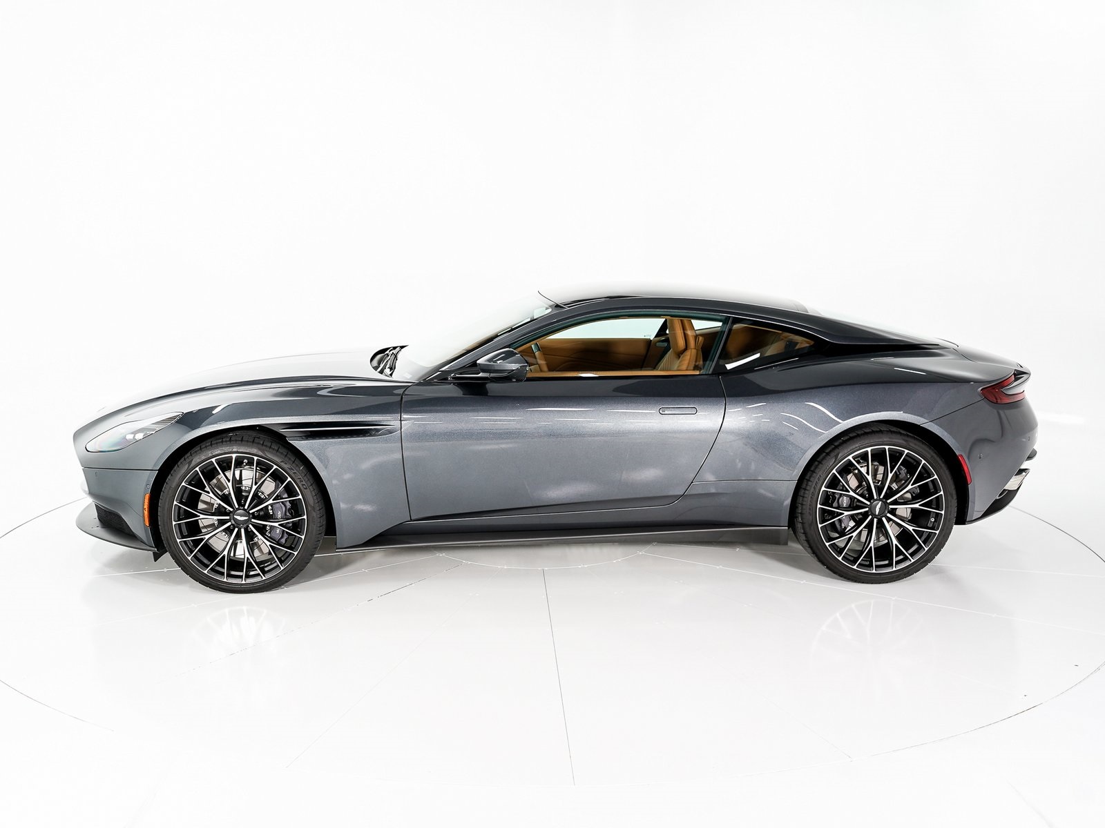 2023 Aston Martin DB11 photo 2