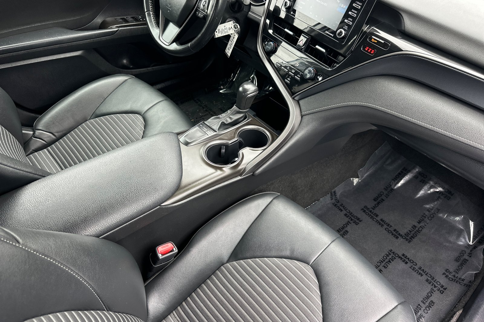 2022 Toyota Camry SE photo 14