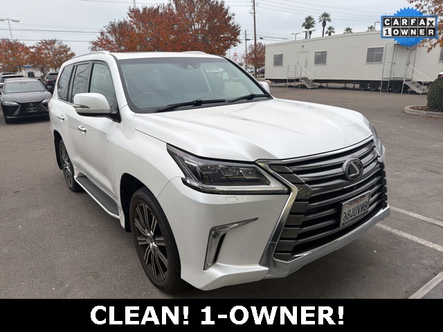 2019 Lexus LX 570's photo