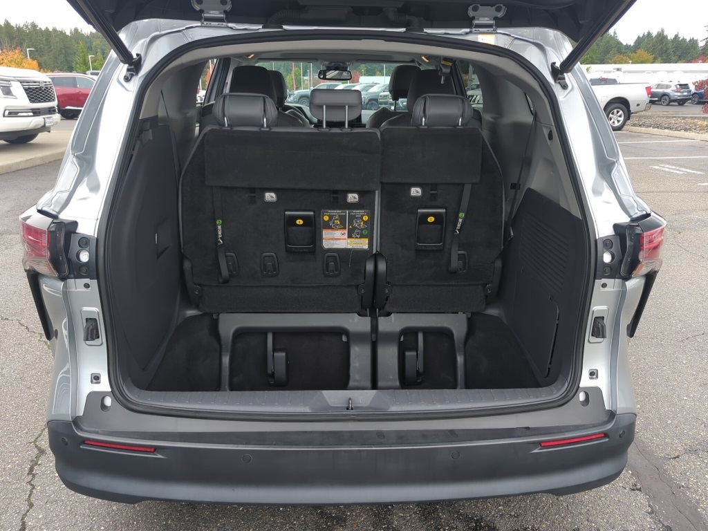 2021 Toyota Sienna XLE photo 28