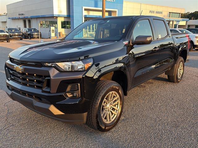 2024 Chevrolet Colorado LT photo 3