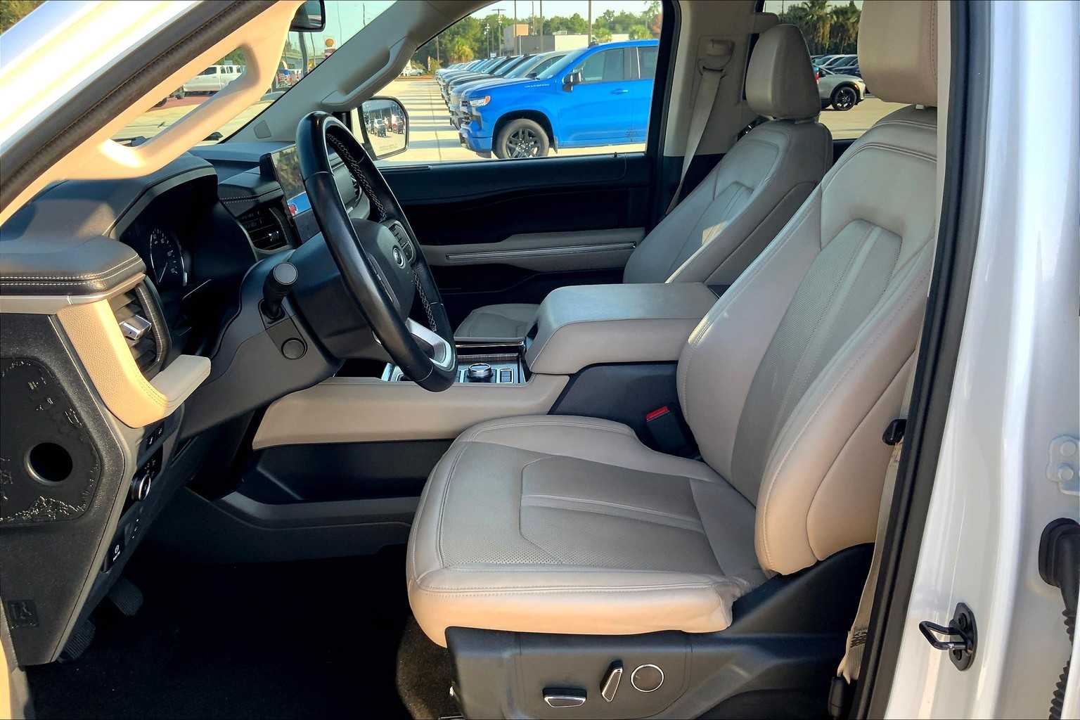 2023 Ford Expedition MAX Limited photo 7