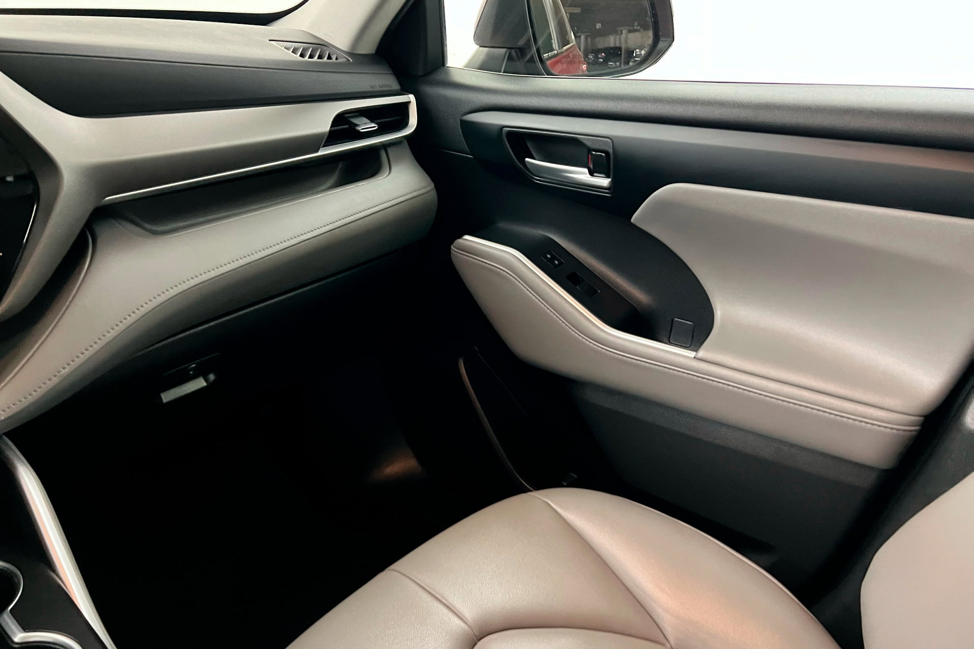 2023 Toyota Highlander XLE photo 10