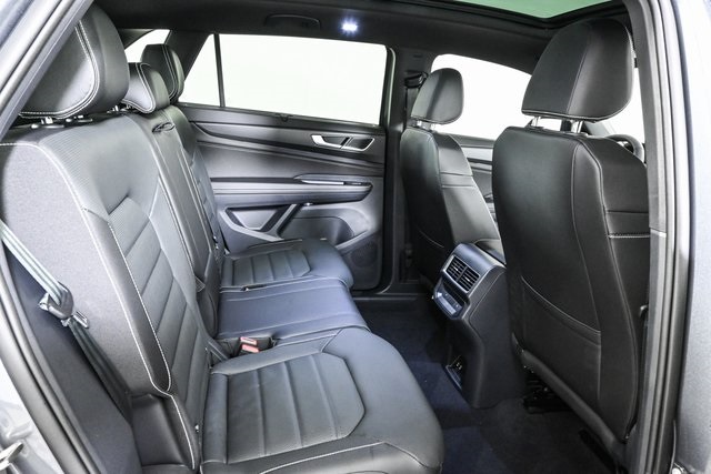 2025 Volkswagen Atlas Cross Sport SEL R-Line photo 21
