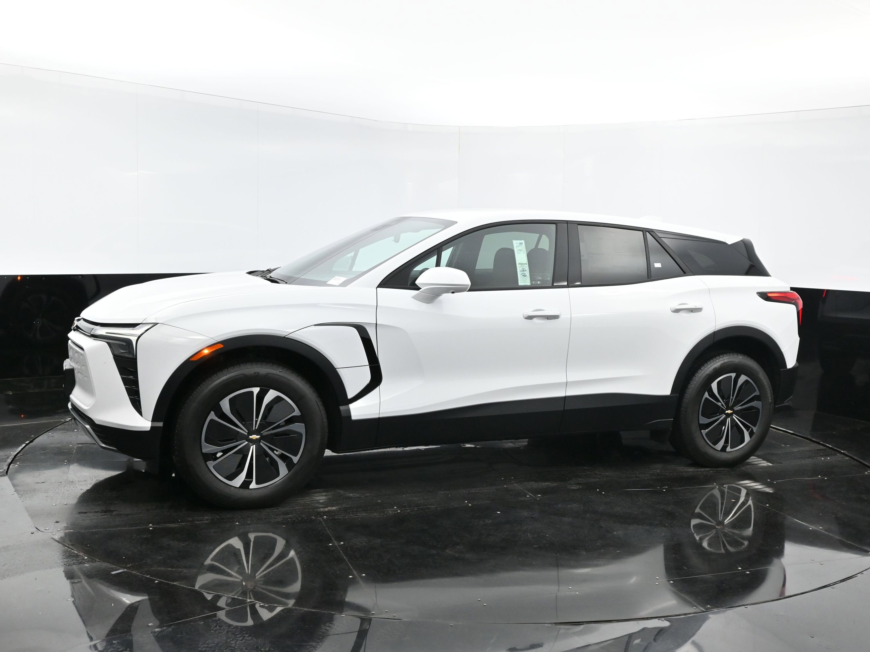 2025 Chevrolet Blazer EV photo 4