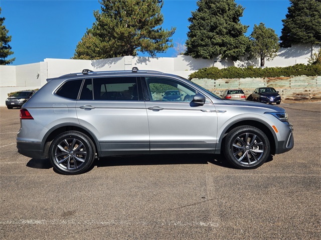 2022 Volkswagen Tiguan SE photo 2