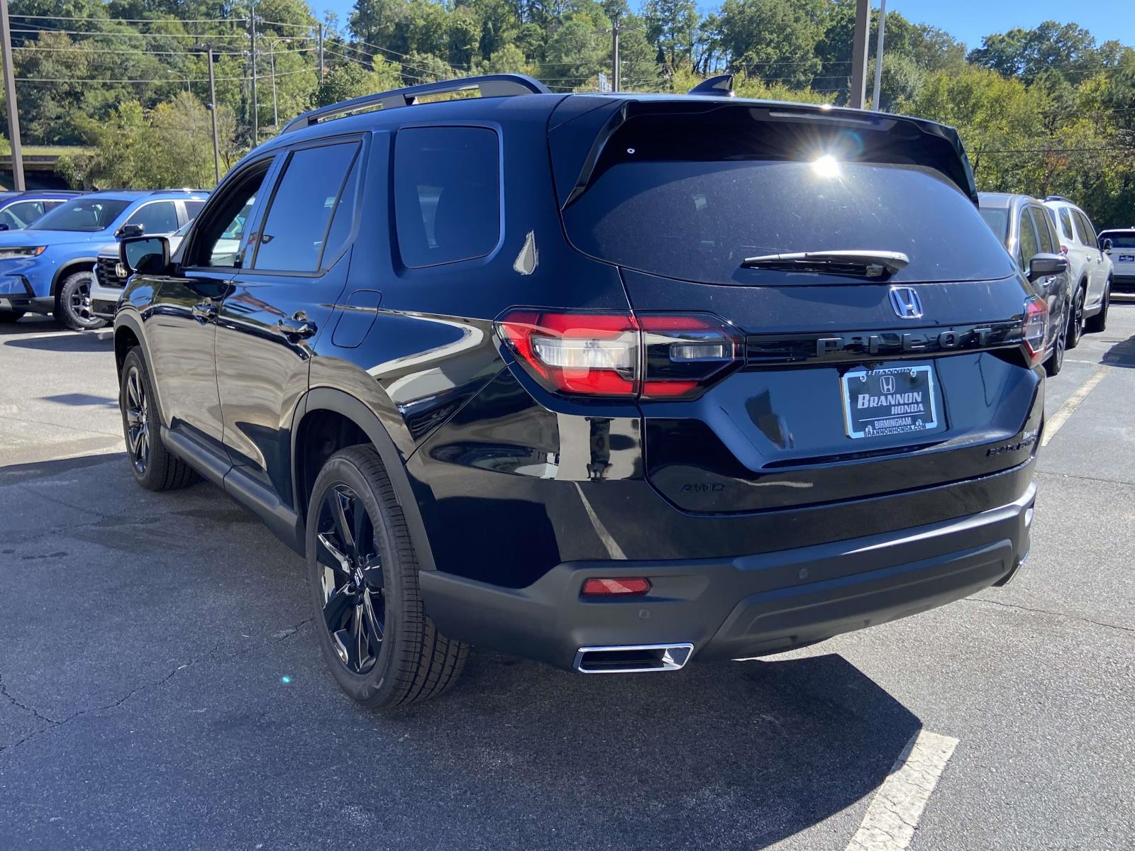 2025 Honda Pilot Black Edition photo 2