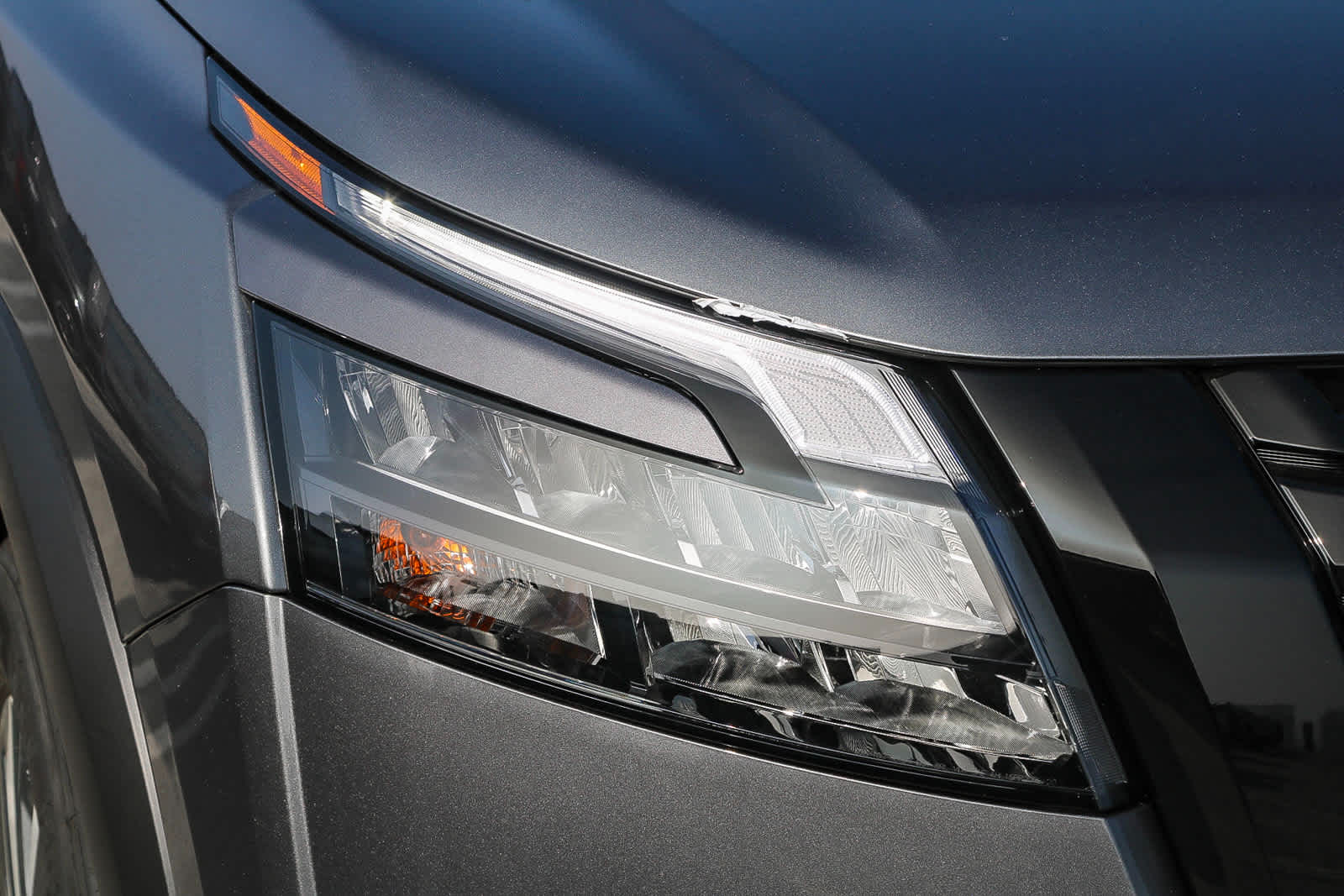 2025 Nissan Pathfinder SL photo 4