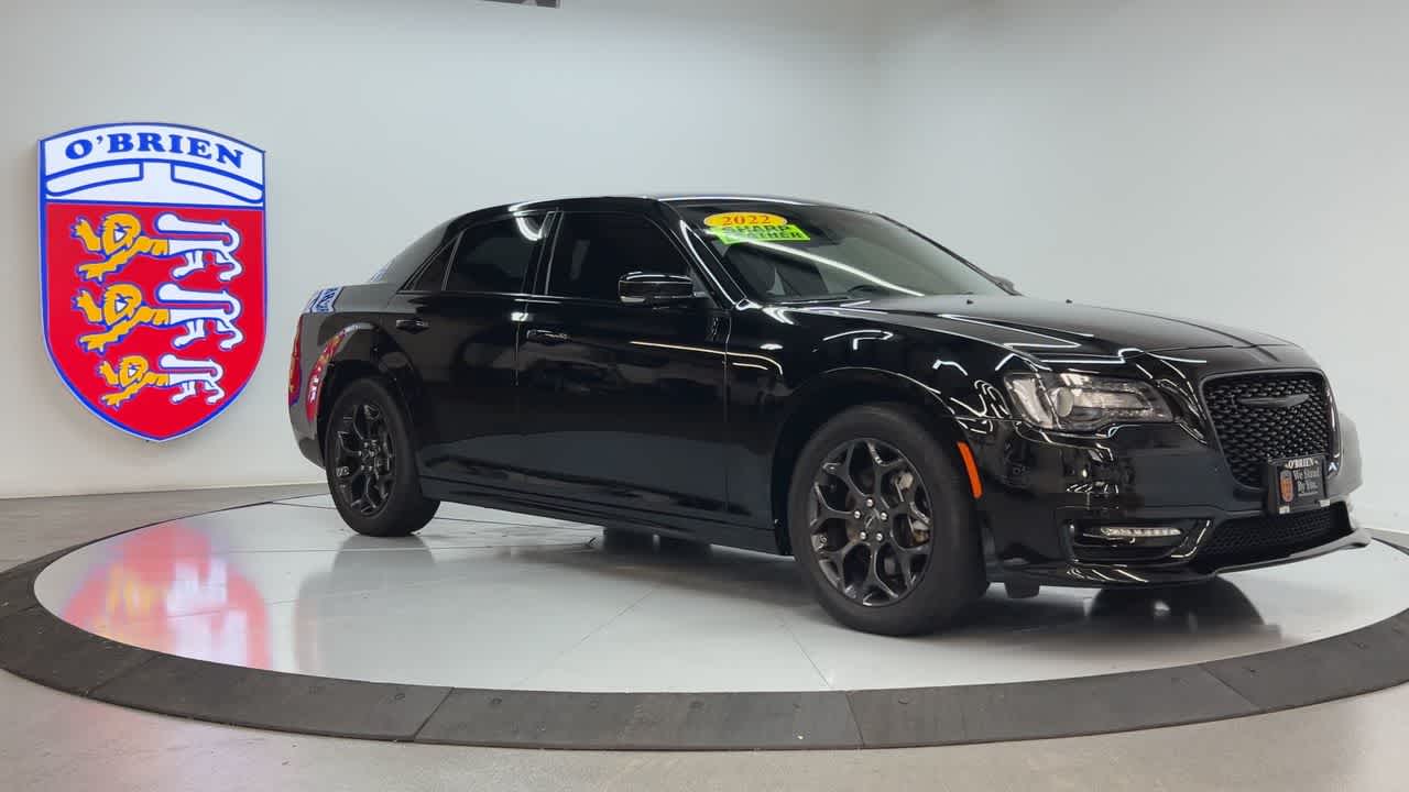 2022 Chrysler 300 Touring L photo 3