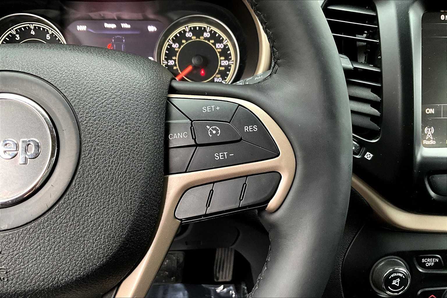 2014 Jeep Cherokee Limited photo 22