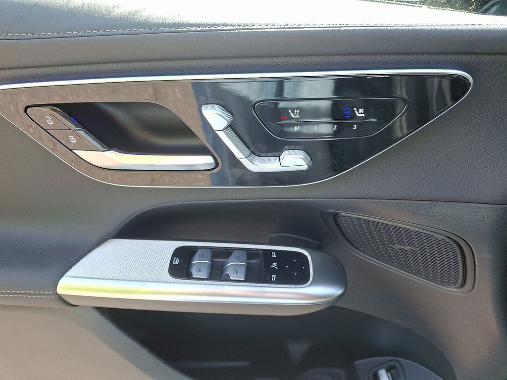 2025 Mercedes Benz GLC 300 4MATIC photo 7
