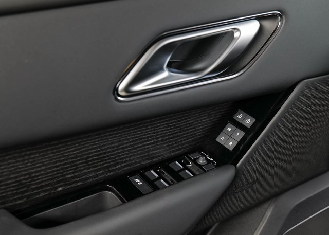 2026 Land Rover Range Rover Velar SE photo 19