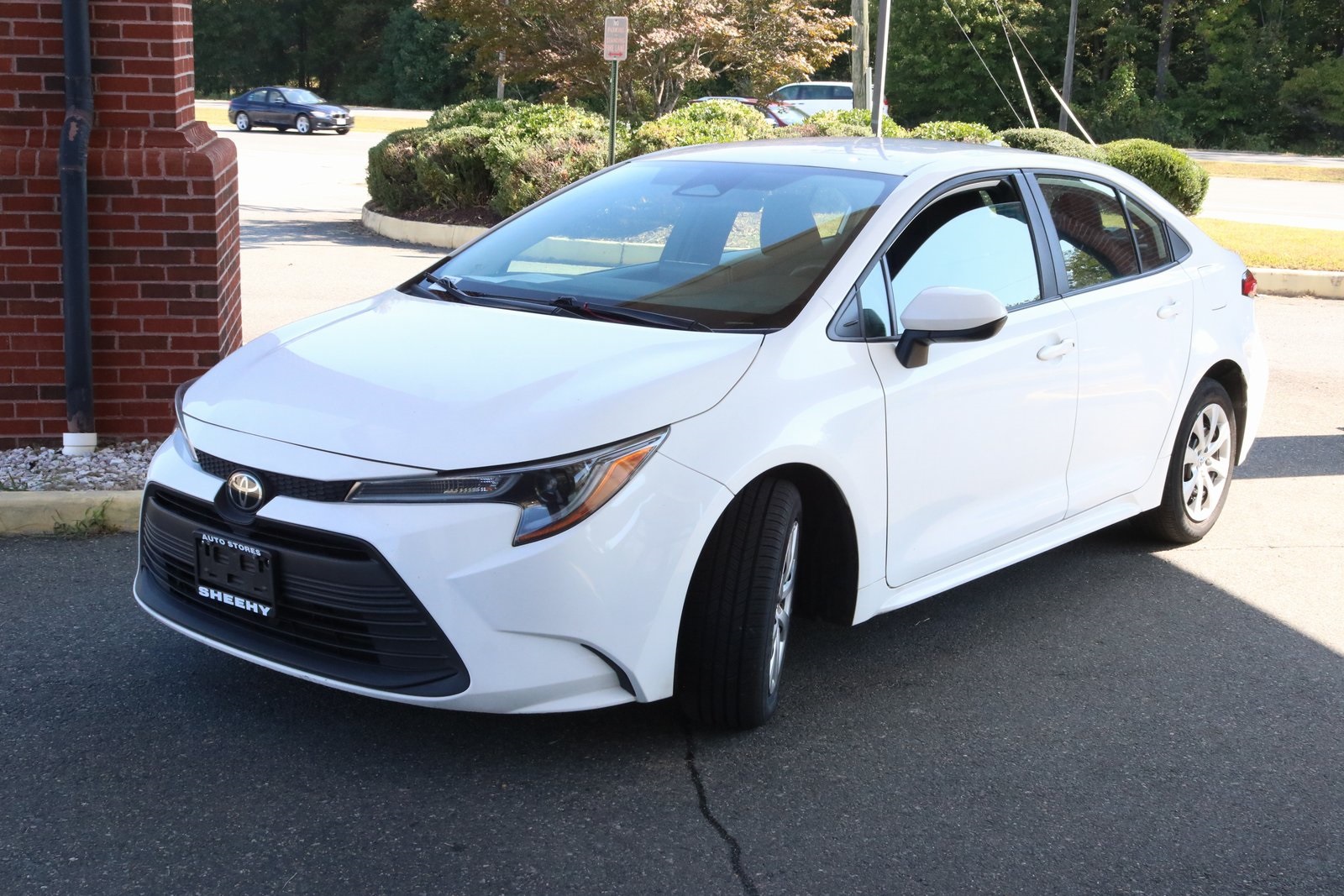 2023 Toyota Corolla LE photo 3