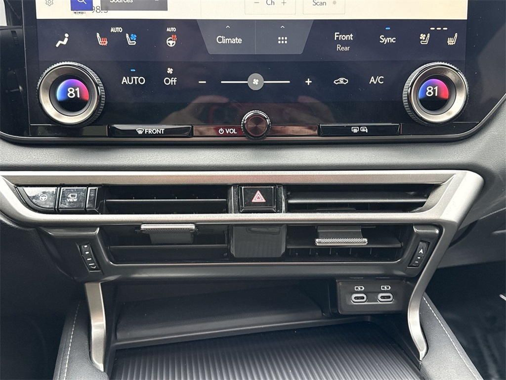 2024 LEXUS RX - Image 17