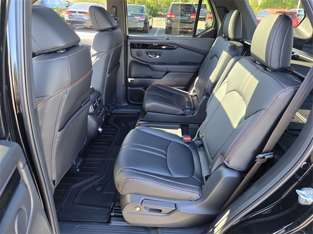 2025 Honda Pilot TrailSport photo 4
