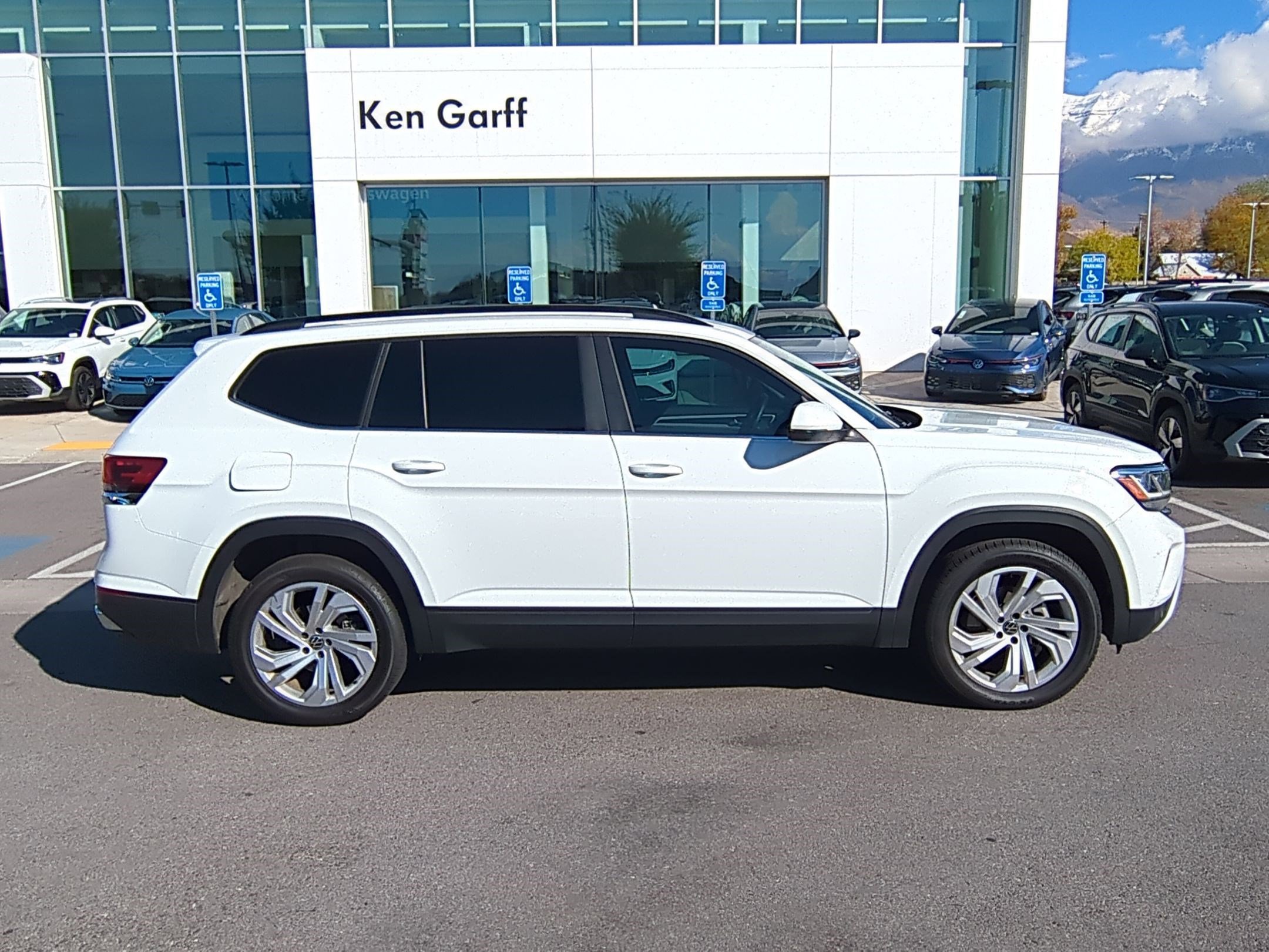 2023 Volkswagen Atlas V6 SE Technology photo 2