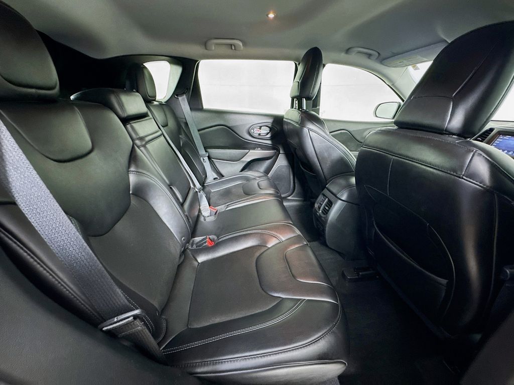 2019 Jeep Cherokee Latitude photo 29