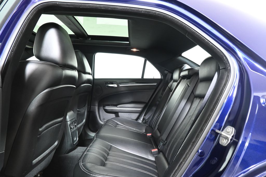 2017 Chrysler 300 S photo 33