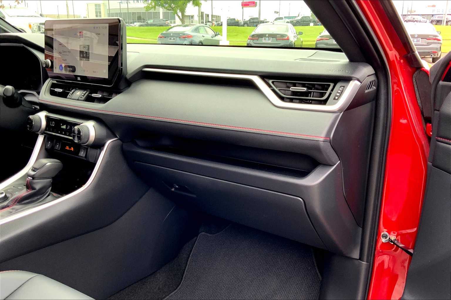 2025 Toyota RAV4 Hybrid XSE photo 33