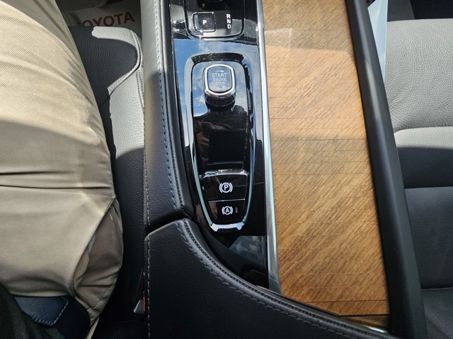 2024 Volvo XC90 B5 Plus photo 10