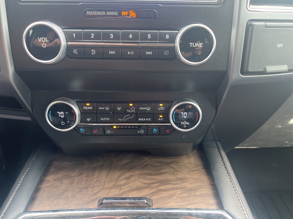 2021 Ford Expedition Platinum photo 19