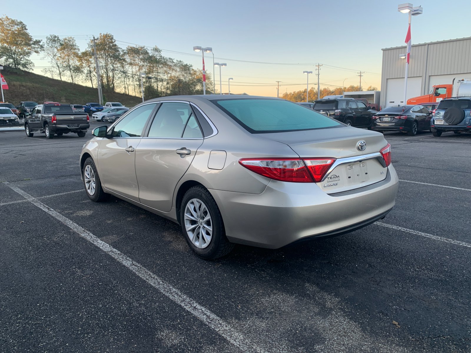 2016 Toyota Camry LE photo 4
