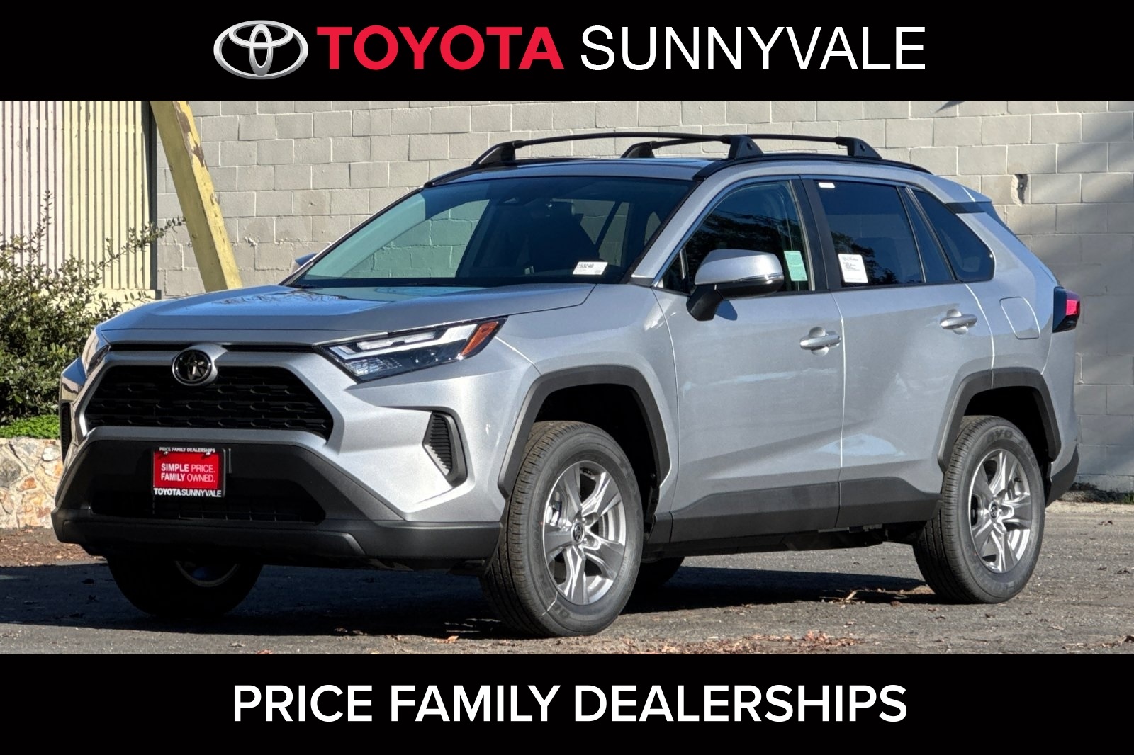 2025 Toyota RAV4 XLE's photo