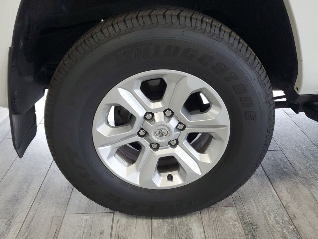 2024 Toyota 4Runner SR5 photo 5