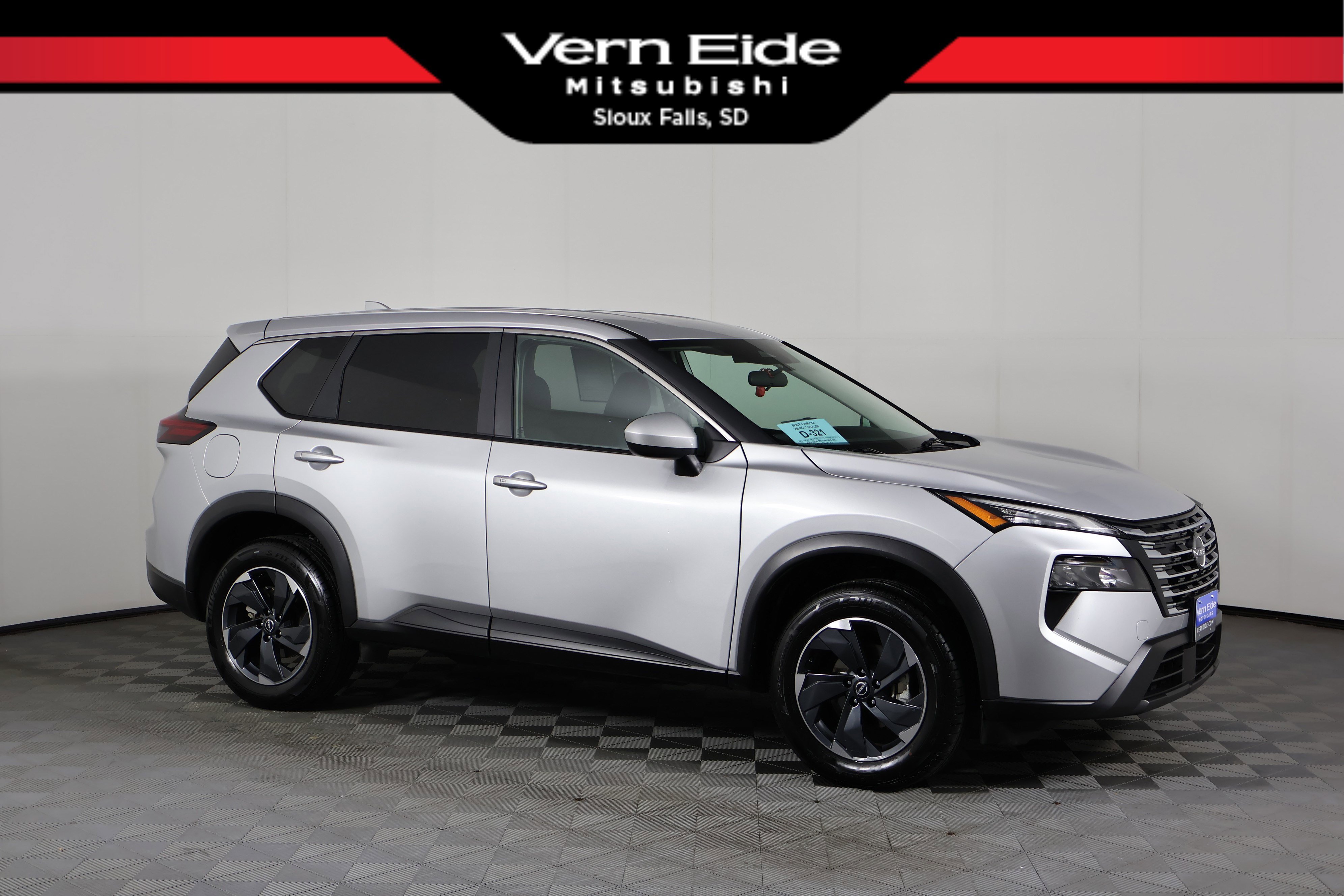 2025 Nissan Rogue SV's photo