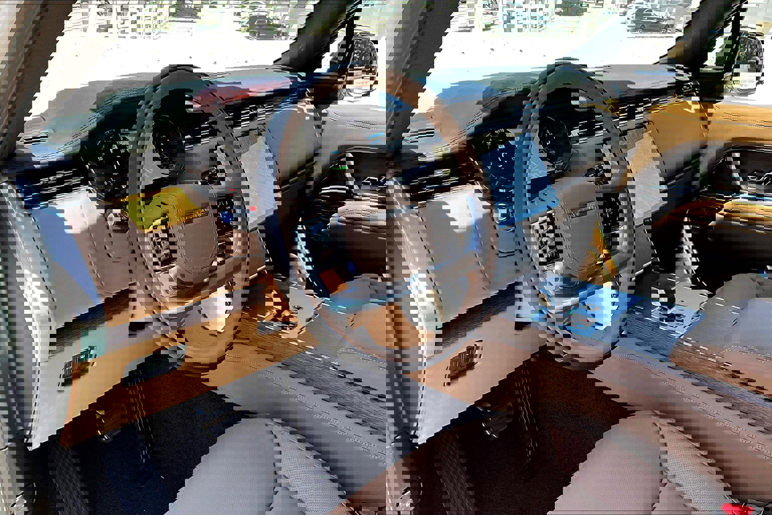 2025 Land Rover Range Rover SE photo 3