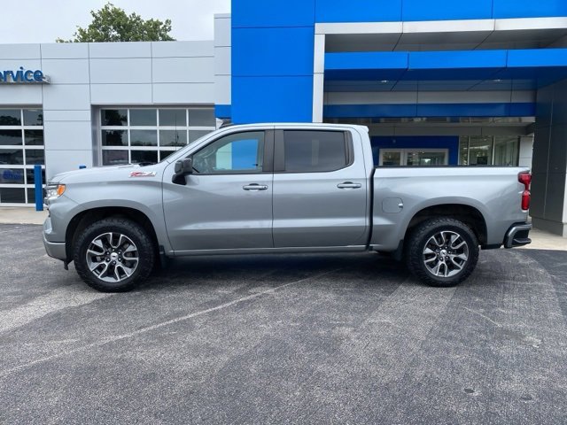 2023 Chevrolet Silverado 1500 RST photo 2