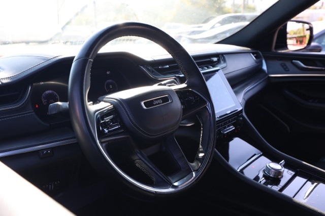2022 Jeep Grand Cherokee Overland photo 13