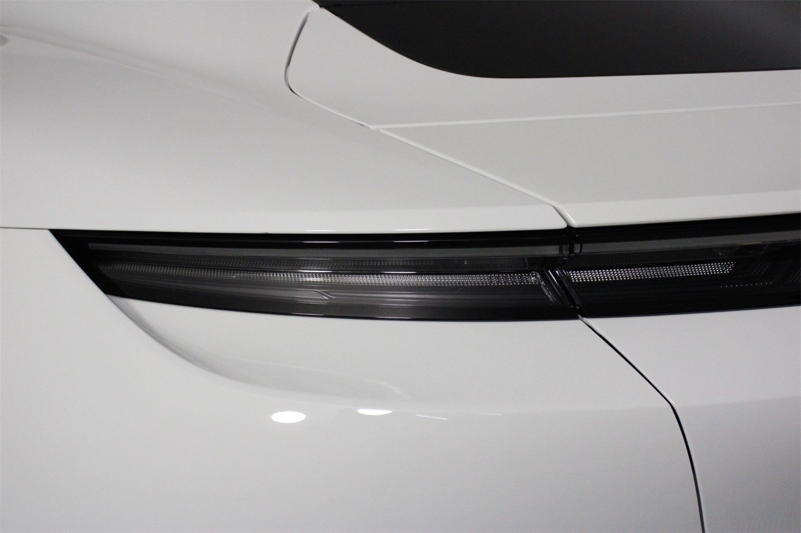 2025 Porsche Taycan photo 20